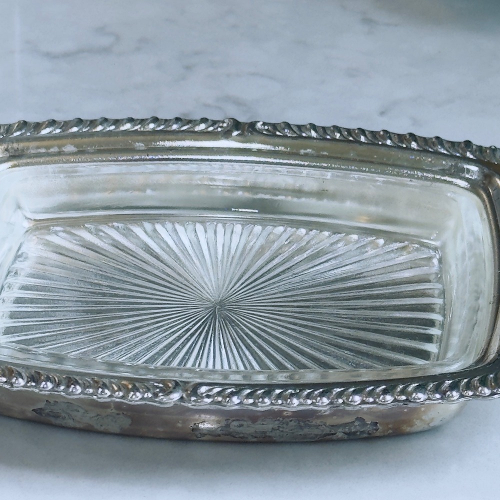 Vintage Silver Plated Gadroon Butter Dish with Glass Liner Fluted Dome Lid Good - Picture 8 of 14